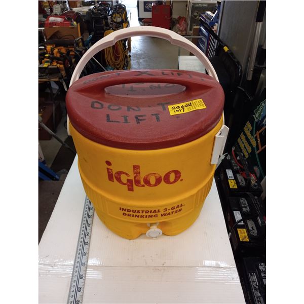 IGLOO WATER CONTAINER