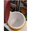 Image 2 : IGLOO WATER CONTAINER