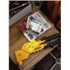 Image 1 : DEWALT RIVETER WITH ASSORTED RIVET PACKS