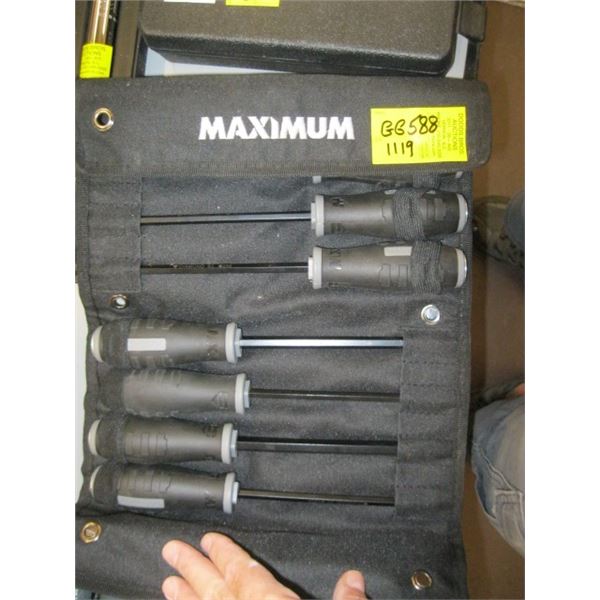 MAXIM 8 PC SCREW DRIVER SET IN CASE