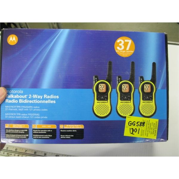 SET OF 3 NEW MOTOROLA TALK ABOUT TWO WAY RADIOS (2 NEED NEW BATTERIES)