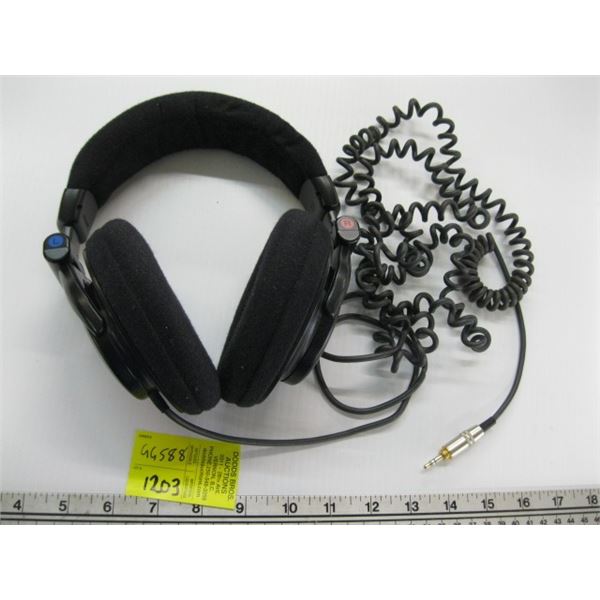 SET OF SONY HEADPHONES