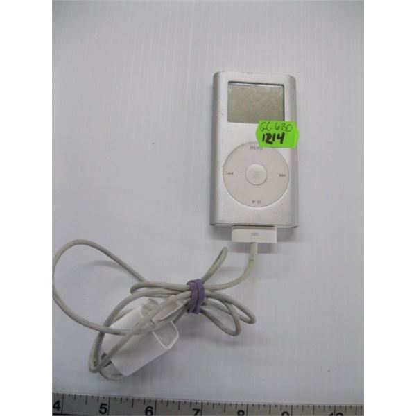 4 GB IPOD WITH CHARGER