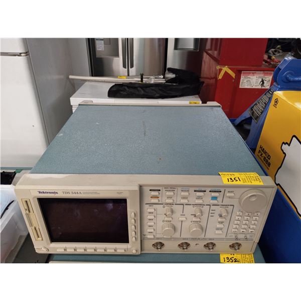 TEKTRONIX PDS544A COLOR 4 CHANNEL DIGITIZING OSCILLOSCOPE