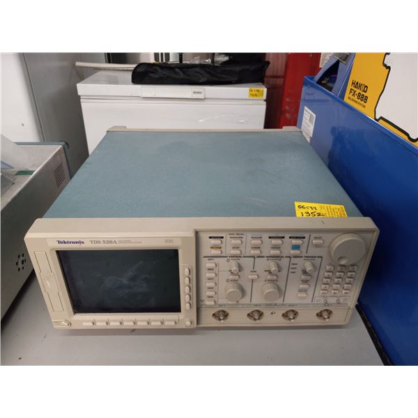 TEKTRONIX TDS520A 2 CHANNEL DIGITIZING OSCILLOSCOPE