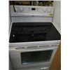 Image 1 : WHIRLPOOL STEAM CLEAN WHITE STOVE