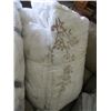 Image 2 : KINGSIZE SHEETS & COMFORTERS