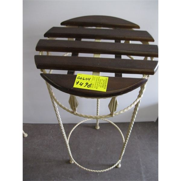 METAL & WOOD ROUND PLANT STAND