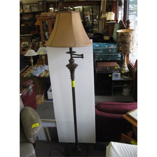 METAL BASED POLE LAMP WITH SWIVEL