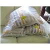 Image 1 : 4 DECORATIVE PILLOWS