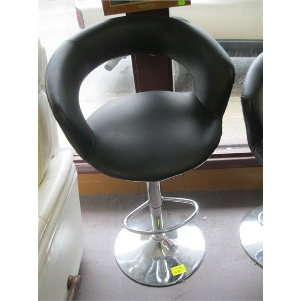 BLACK LEATHER LOOK BAR STOOL WITH CHROME BOTTOM