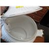 Image 3 : LG. WHITE & GOLD CERAMIC DECORATIVE VASE WITH LID