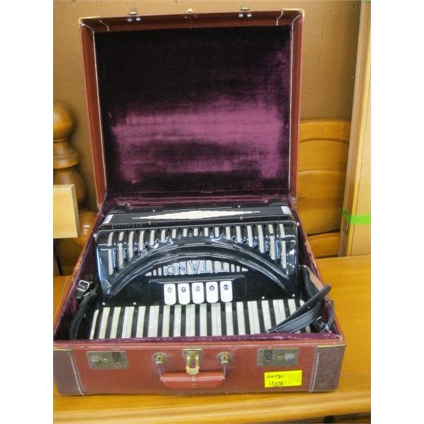 TITANO ACCORDIAN IN CASE