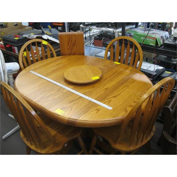 OAK TABLE WITH 2 LEAVES & 4 CHAIRS