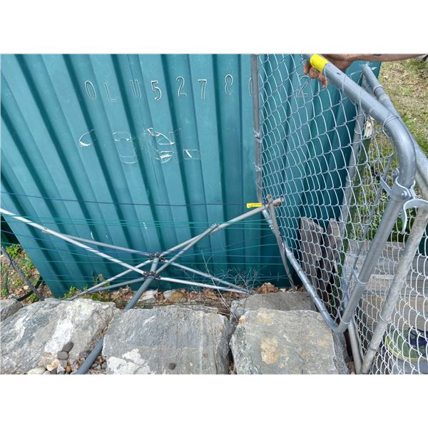 OUTDOOR CLOTHES DRYER & GATE