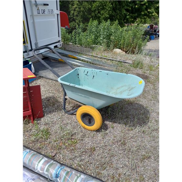 GARDEN WHEELBARROW (HAS CRACK IN BOTTOM)