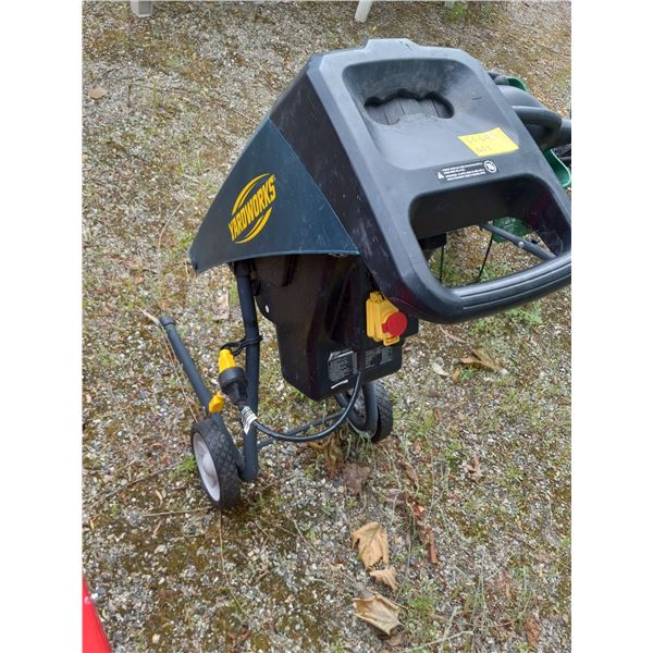 YARDWORKS LEAF MULCHER