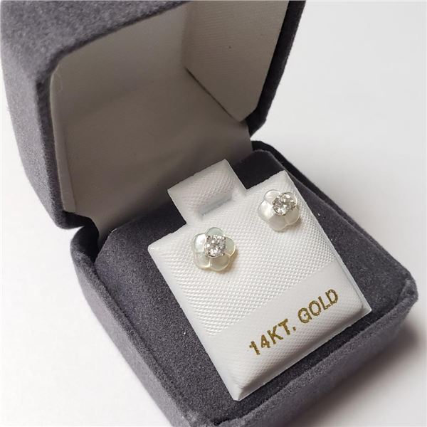 14K White Gold Diamond (0.2Ct,I1-2,F-G) 2In1 With Mother Of Pearl Earrings  (~weight 0.53g), Made in