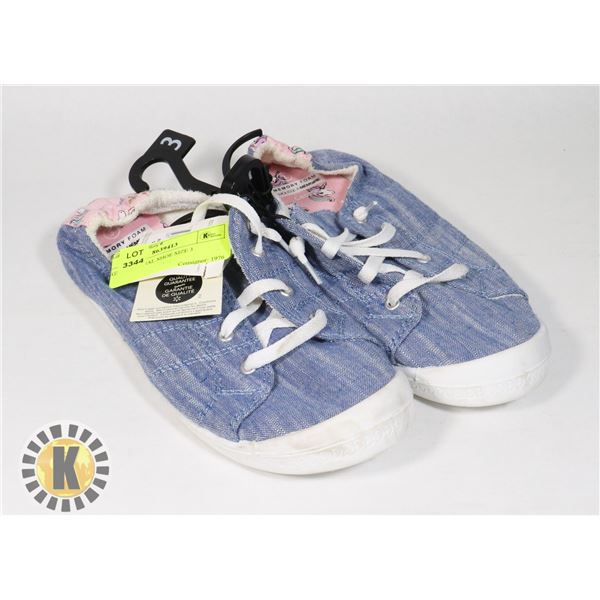 GIRLS CASUAL SHOE SIZE 3