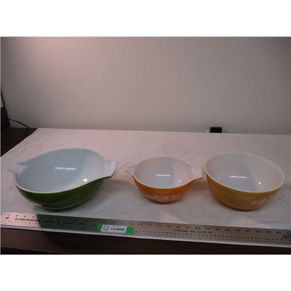 Mixed pyrex bowls (3)