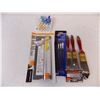 Image 2 : box of paint brushes and painting accessories