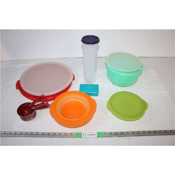 Tupperware,measuring cups