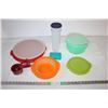 Image 1 : Tupperware,measuring cups