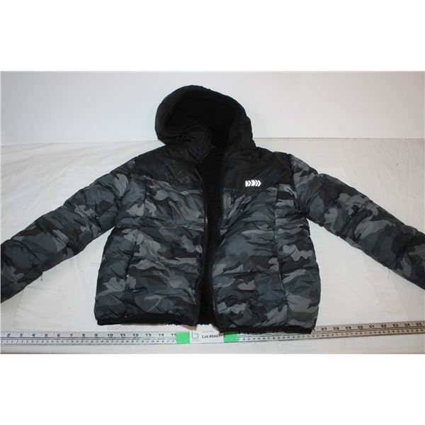 Boys Winter Coat (Zipper Broken)