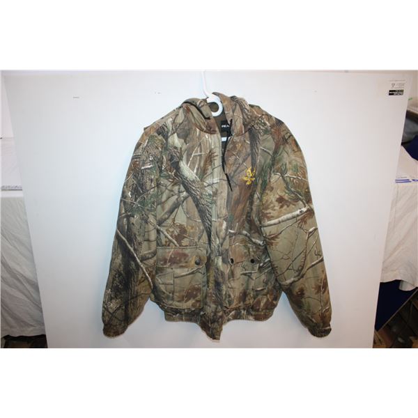 Realtree Zip up Size L