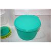 Image 5 : *Green Tote with lid and various Tupperware