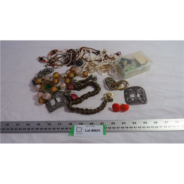 Vintage Jewelry-some needing repair and beads