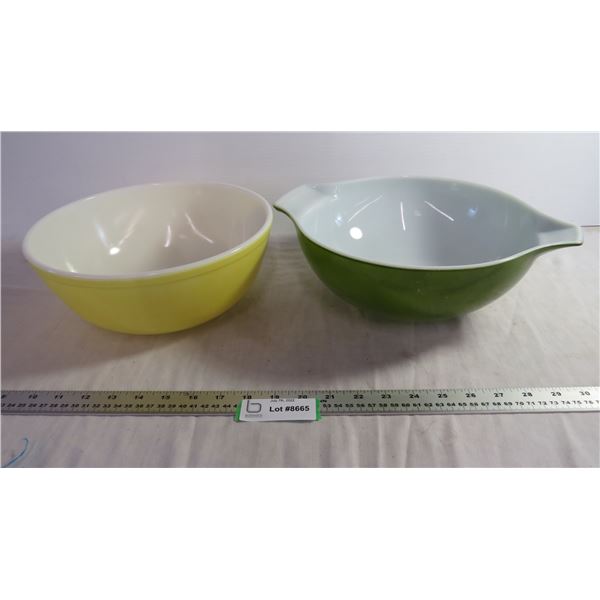(2) Pyrex bowls