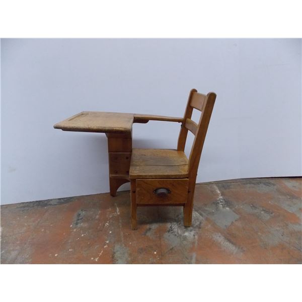 *Wooden kids desk with Drawers under the seat