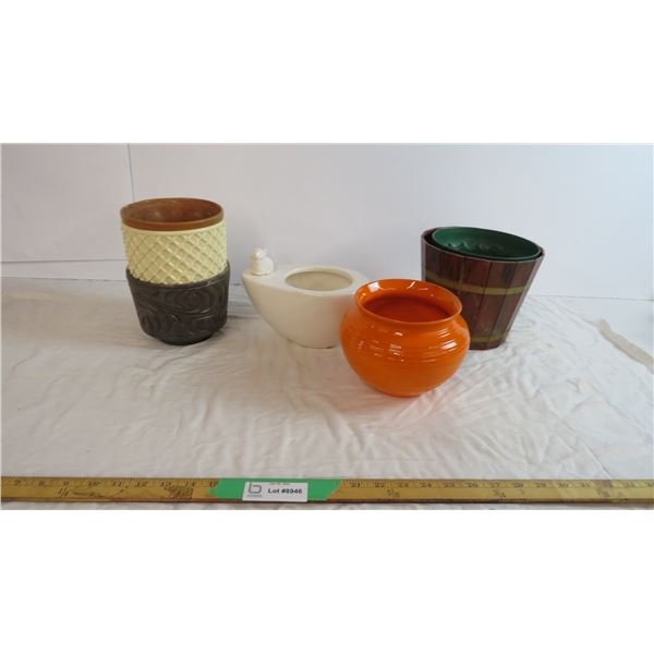 Assorted flower pots
