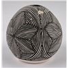 Image 1 : Acoma Pueblo Indian Pottery Pot Vase