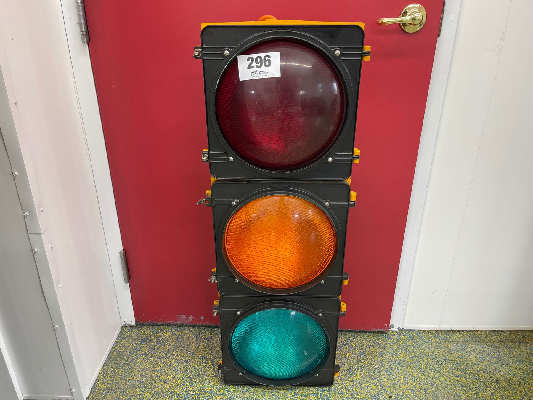 LARGE TRAFFIC STOP LIGHT DISPLAY LARGE TRAFFIC STOP LIGHT DISPLAY