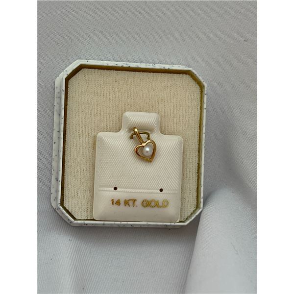 14kt gold pearl pendant