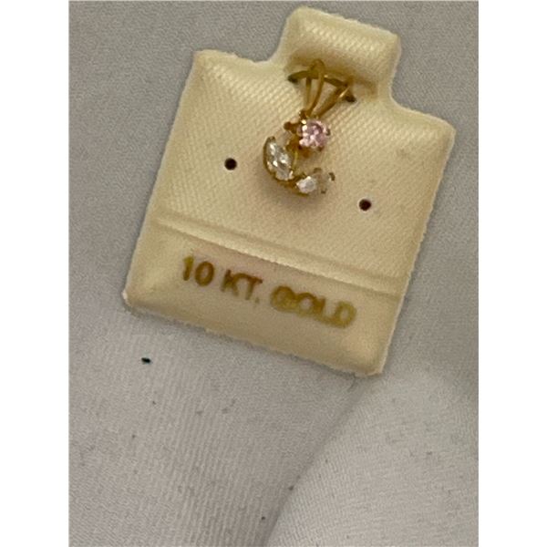 10 kt gold zirconia pendant