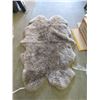 Image 1 : 5' x 8' Grey Sheepskin Carpet