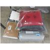 Image 1 : 4 Piece Lot of Bedding and Cushions