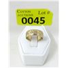 Image 1 : 10 KT Gold Ring with Wave Design - Size 7.5