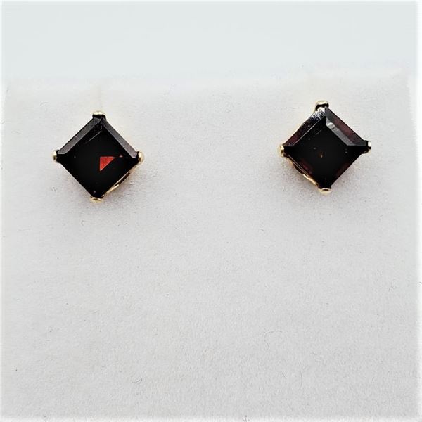 Yellow Gold Natural Garnet Stud Earrings