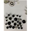 Image 2 : A Nice Lot of Vintage Stereo Knobs