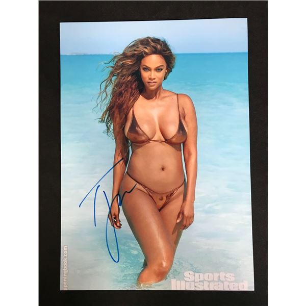 TYRA BANKS SIGNED 8X10 PHOTO (RA COA)
