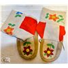 Image 1 : VINTAGE BEADED MOCCASINS