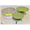 Image 1 : SET OF 2 CANDLE PEDESTALS AND CONCRETE PLANTER