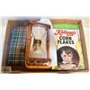 Image 1 : FLAT OF VINTAGE ITEMS