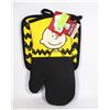 Image 1 : NEW PEANUTS OVEN MITT AND POT HOLDER SET
