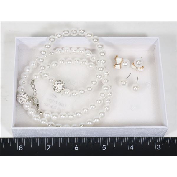 NEW FAUX PEARL SET INCLUDES NECKLACE, BRACELET AND