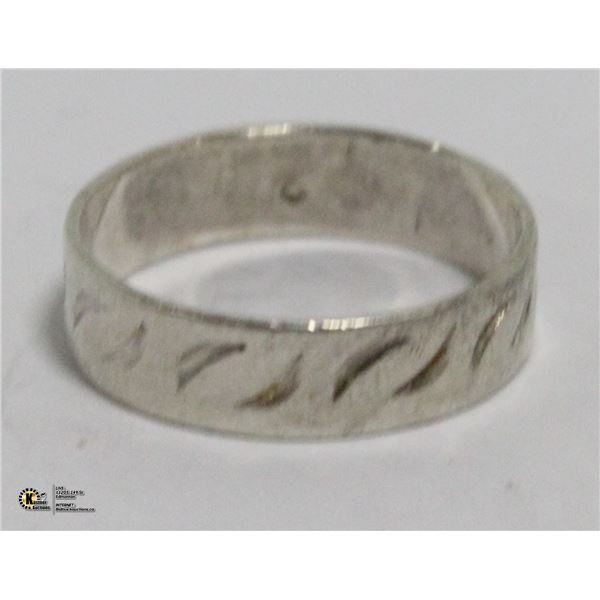 SILVER RING